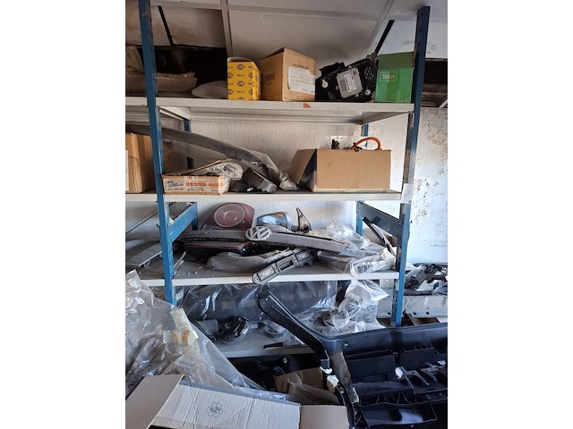 Assortiment auto onderdelen en toebehoren - afbeelding 28 van  31