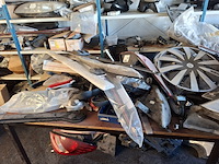 Assortiment auto onderdelen en toebehoren - afbeelding 30 van  31