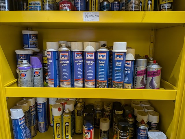 Assortiment auto vloeistoffen en reinigingsmiddelen - afbeelding 2 van  31