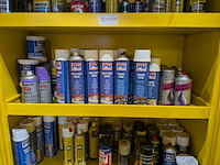 Assortiment auto vloeistoffen en reinigingsmiddelen - afbeelding 2 van  31