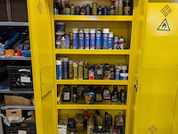 Assortiment auto vloeistoffen en reinigingsmiddelen - afbeelding 12 van  31