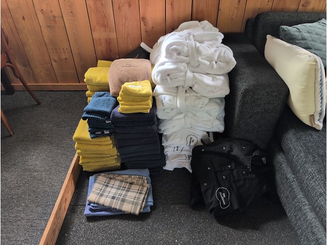 Assortiment badkleding en handdoeken - afbeelding 1 van  4