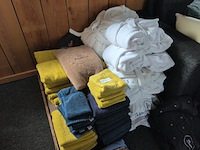 Assortiment badkleding en handdoeken - afbeelding 3 van  4