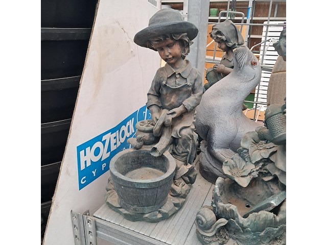 Assortiment beelden en waterornamenten o.a. ubbink - afbeelding 6 van  44