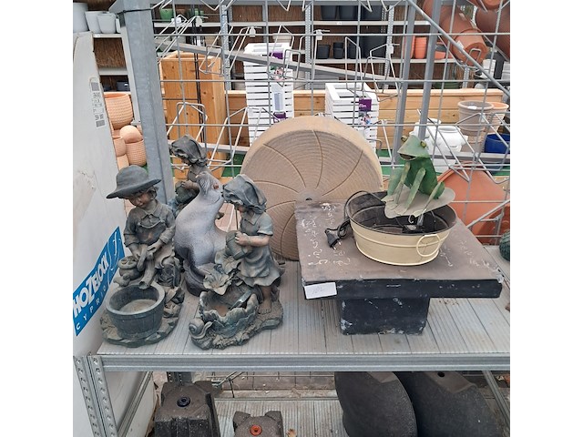 Assortiment beelden en waterornamenten o.a. ubbink - afbeelding 29 van  44