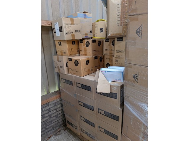 Assortiment beschermende uitrusting, active gear, active gear, m safe, anne o'leary - afbeelding 3 van  19