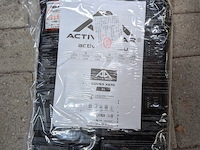 Assortiment beschermende uitrusting, active gear, active gear, m safe, anne o'leary - afbeelding 14 van  19