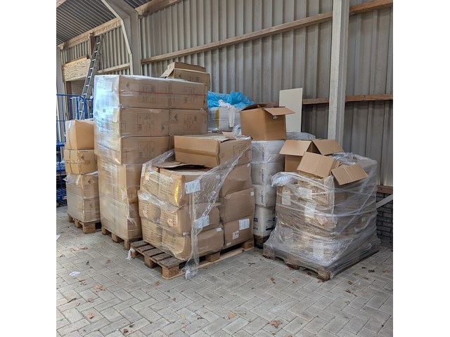 Assortiment beschermende uitrusting o.a. active gear, bouwjaar 2019 - afbeelding 1 van  18