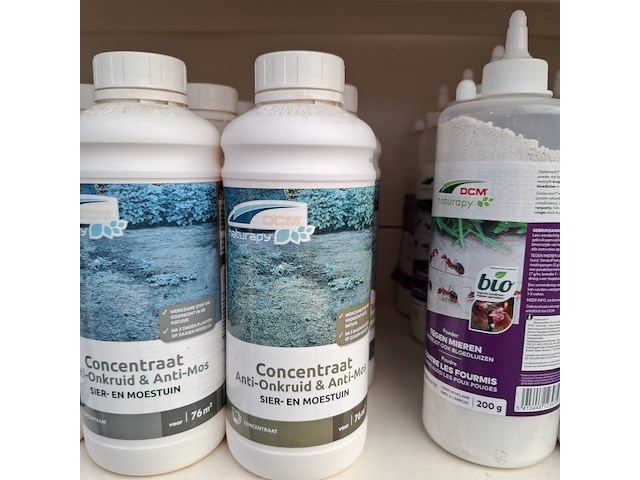 Assortiment bestrijdingsmiddelen o.a. dcm, pokon - afbeelding 2 van  19