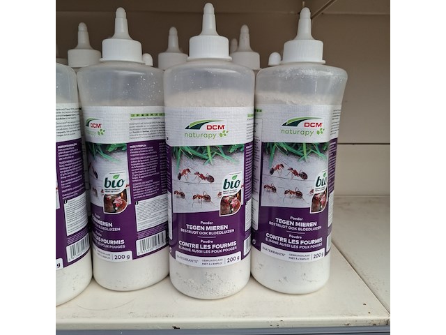 Assortiment bestrijdingsmiddelen o.a. dcm, pokon - afbeelding 4 van  19