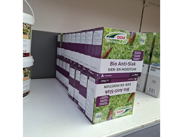 Assortiment bestrijdingsmiddelen o.a. dcm, pokon - afbeelding 9 van  19