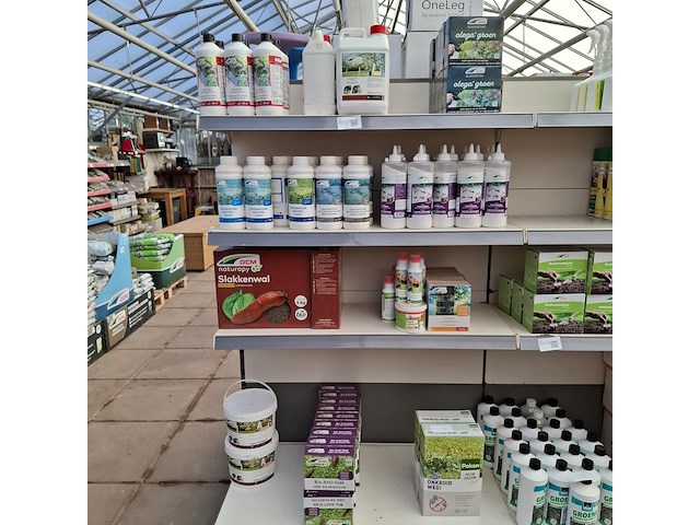 Assortiment bestrijdingsmiddelen o.a. dcm, pokon - afbeelding 1 van  19