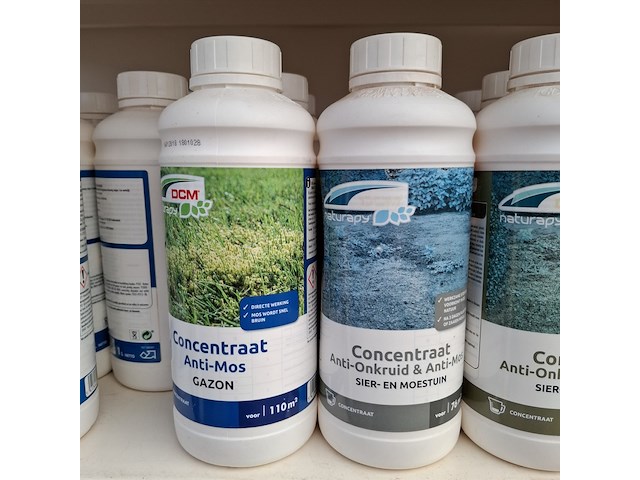 Assortiment bestrijdingsmiddelen o.a. dcm, pokon - afbeelding 19 van  19