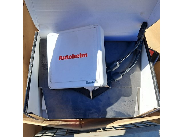 Assortiment boot navigatie benodigdheden en onderdelen o.a. raytheon, autohelm, garmin - afbeelding 3 van  26
