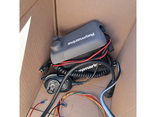 Assortiment boot navigatie benodigdheden en onderdelen o.a. raytheon, autohelm, garmin - afbeelding 14 van  26
