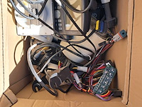 Assortiment boot navigatie benodigdheden en onderdelen o.a. raytheon, autohelm, garmin - afbeelding 23 van  26