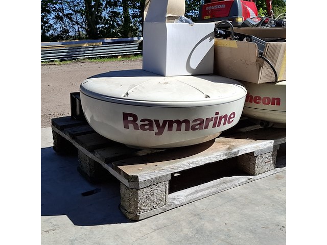 Assortiment boot navigatie en communicatie benodigdheden en onderdelen o.a. raymarine, raytheon - afbeelding 13 van  25