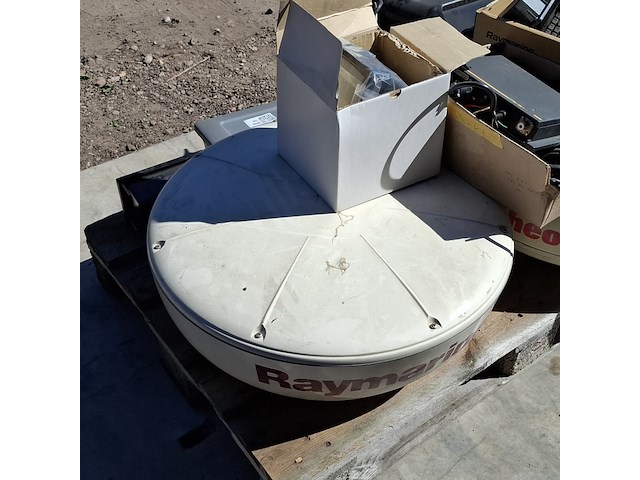 Assortiment boot navigatie en communicatie benodigdheden en onderdelen o.a. raymarine, raytheon - afbeelding 14 van  25