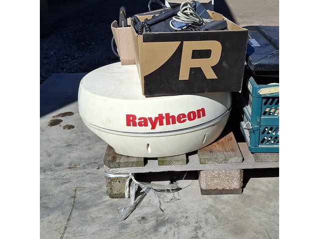 Assortiment boot navigatie en communicatie benodigdheden en onderdelen o.a. raymarine, raytheon - afbeelding 15 van  25