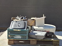 Assortiment boot navigatie en communicatie benodigdheden en onderdelen o.a. raymarine, raytheon - afbeelding 12 van  25