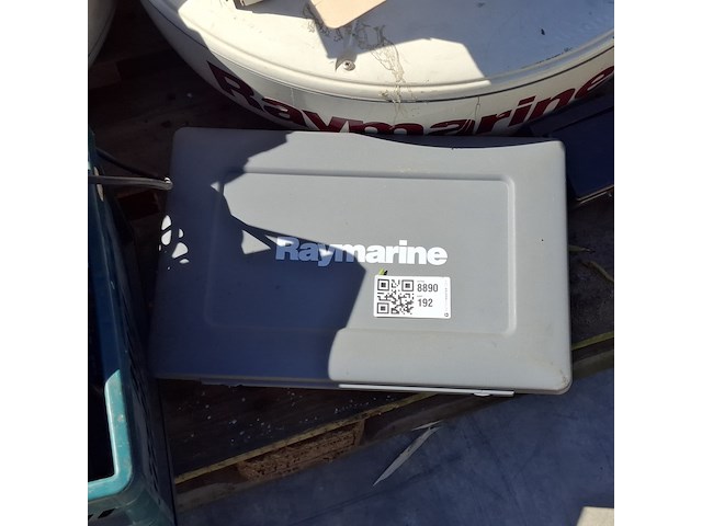 Assortiment boot navigatie en communicatie benodigdheden en onderdelen o.a. raymarine, raytheon - afbeelding 19 van  25