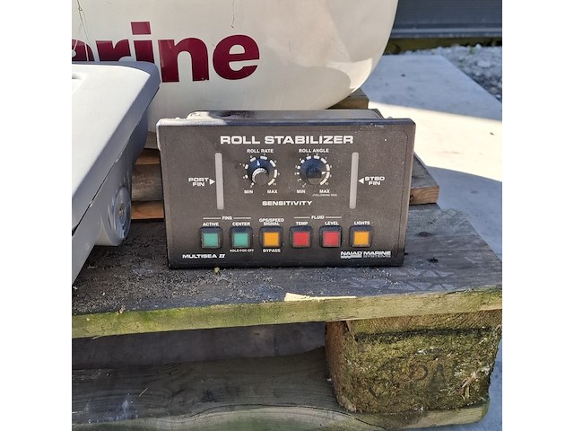 Assortiment boot navigatie en communicatie benodigdheden en onderdelen o.a. raymarine, raytheon - afbeelding 22 van  25