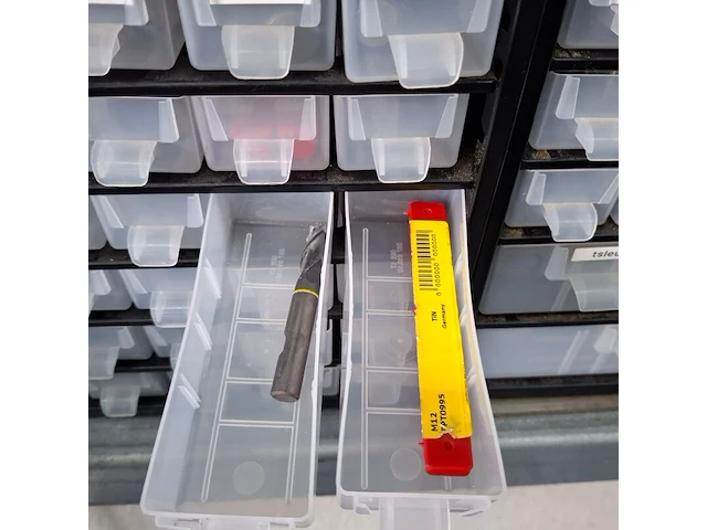 Assortiment boren en frezen - afbeelding 13 van  79