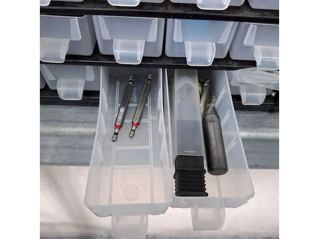 Assortiment boren en frezen - afbeelding 15 van  79