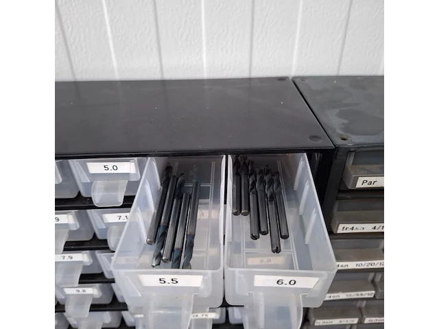 Assortiment boren en frezen - afbeelding 18 van  79