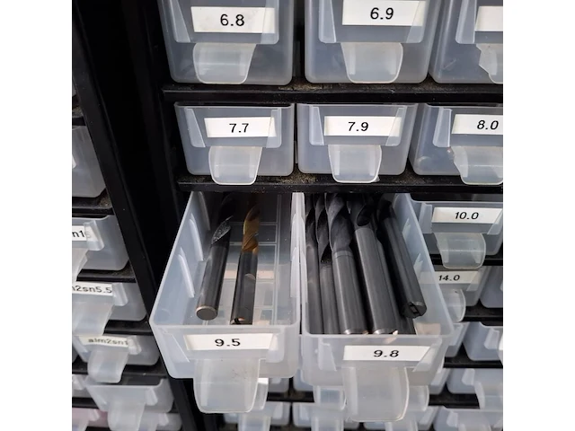 Assortiment boren en frezen - afbeelding 22 van  79