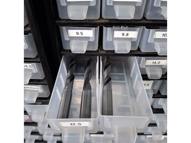 Assortiment boren en frezen - afbeelding 24 van  79