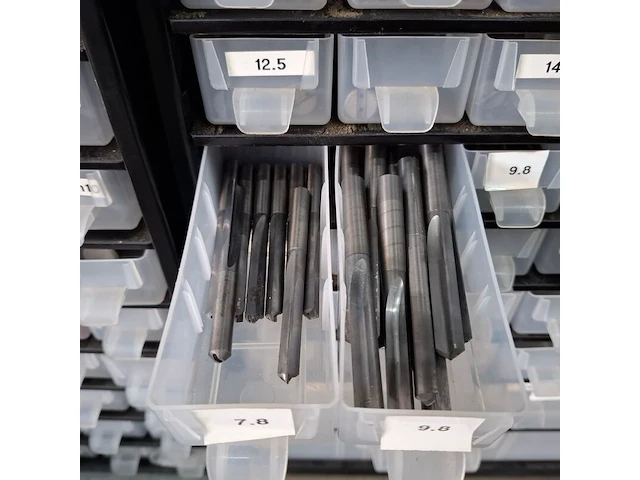 Assortiment boren en frezen - afbeelding 25 van  79
