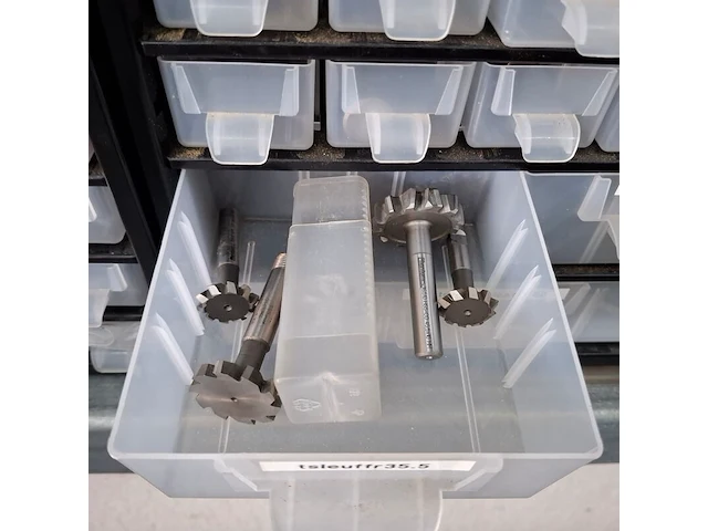 Assortiment boren en frezen - afbeelding 30 van  79