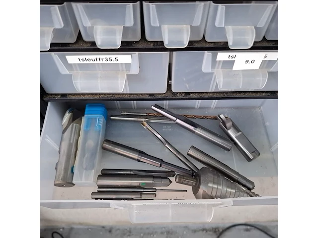 Assortiment boren en frezen - afbeelding 32 van  79
