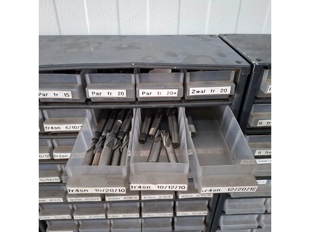 Assortiment boren en frezen - afbeelding 36 van  79