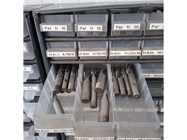 Assortiment boren en frezen - afbeelding 37 van  79