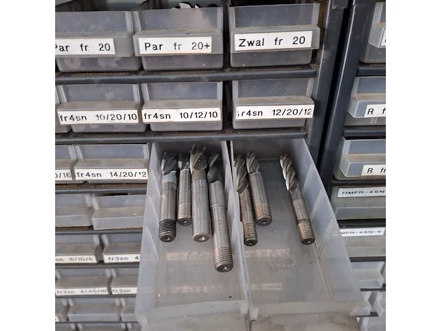 Assortiment boren en frezen - afbeelding 38 van  79
