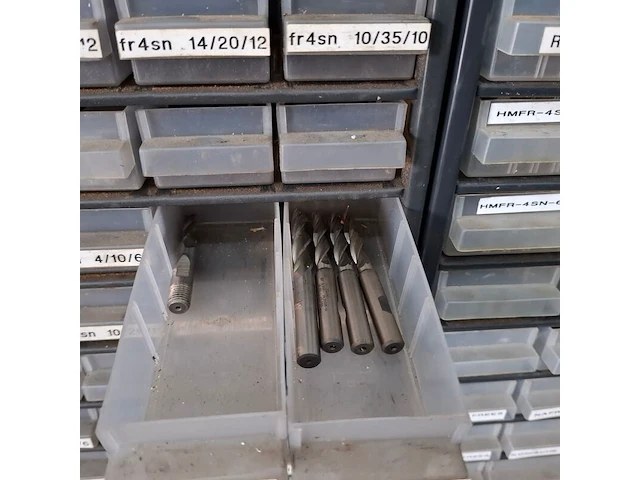 Assortiment boren en frezen - afbeelding 41 van  79