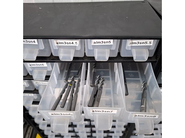Assortiment boren en frezen - afbeelding 56 van  79