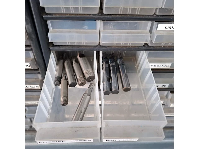 Assortiment boren en frezen - afbeelding 68 van  79