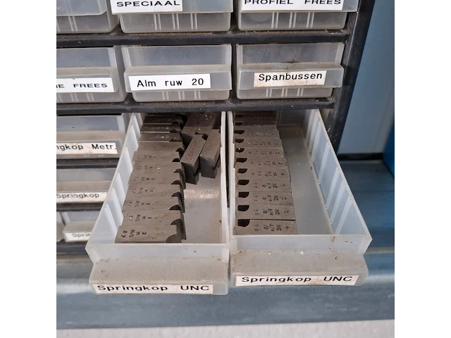 Assortiment boren en frezen - afbeelding 72 van  79