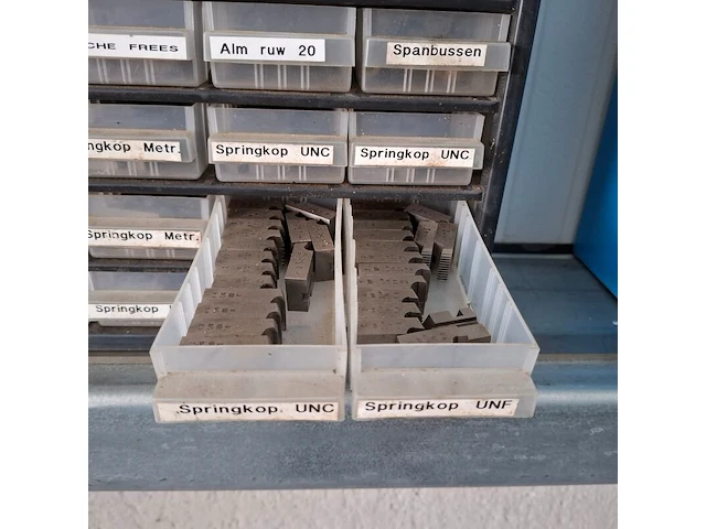 Assortiment boren en frezen - afbeelding 74 van  79