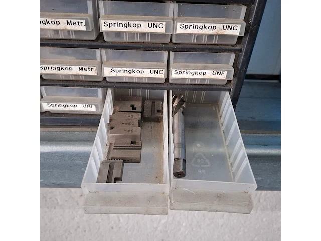 Assortiment boren en frezen - afbeelding 76 van  79