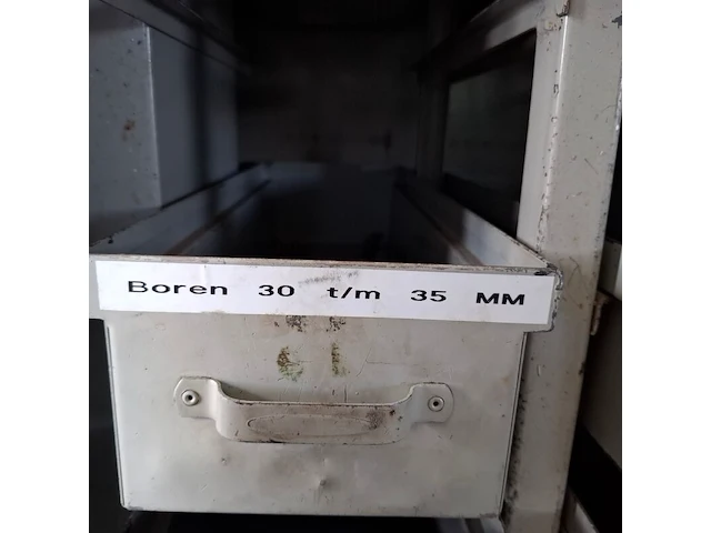 Assortiment boren en ruimers in werkplaatskast - afbeelding 10 van  43