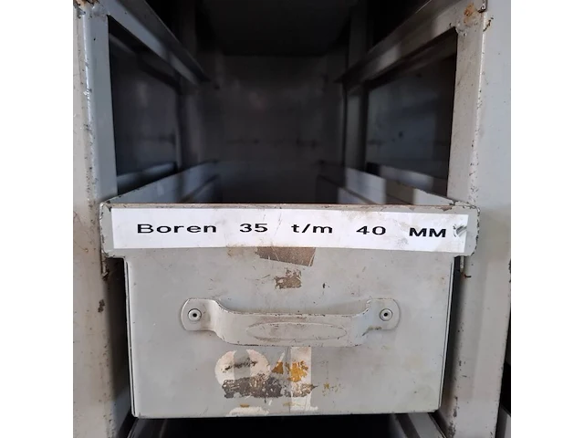 Assortiment boren en ruimers in werkplaatskast - afbeelding 13 van  43