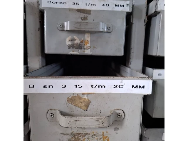 Assortiment boren en ruimers in werkplaatskast - afbeelding 19 van  43