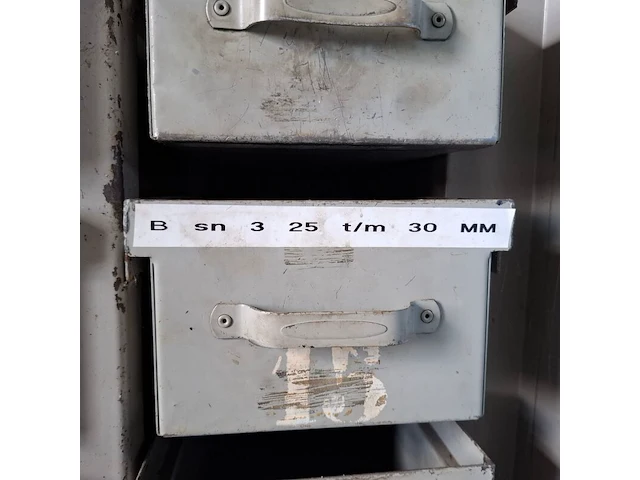Assortiment boren en ruimers in werkplaatskast - afbeelding 24 van  43