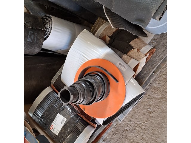 Assortiment bouwbenodigdheden - afbeelding 2 van  19