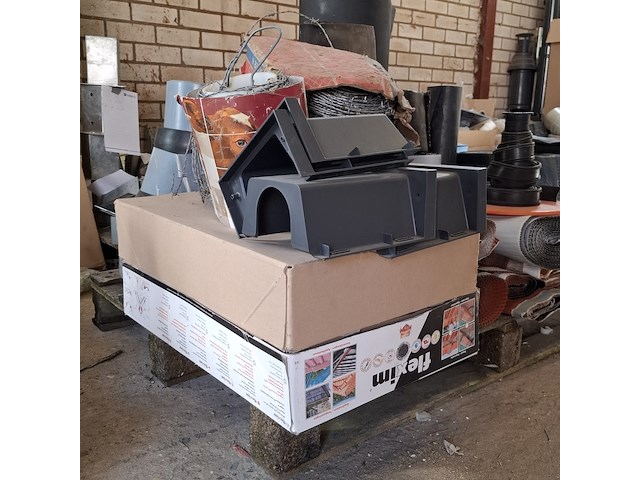 Assortiment bouwbenodigdheden - afbeelding 10 van  19