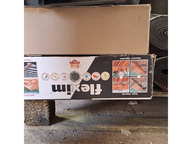 Assortiment bouwbenodigdheden - afbeelding 11 van  19